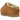 UGG Pumped Slide Chestnut sneakers i en vinklad vy, som visar den vadderade ovandelen i kastanjebrunt läder och en tjock, bekväm yttersula i gummi.