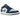 Air Jordan 1 Low True Blue sneakers i sidoprofil med vit bas i läder, blå överdrag, grå hälkappa och ikonisk Nike Swoosh i svart.
