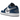 Air Jordan 1 Low True Blue sneakers i vinklad profil med vit läderbas, blå paneler och den ikoniska grå detaljen vid hälen
