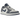 Air Jordan 1 Low Ashen Slate sneakers i sidoprofil, med ovandel i ljusblått läder, vita detaljer, snörning och ett klassiskt svart Swoosh-logo.