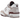 New Balance 550 White Scarlet sneakers i en vinklad vy med vit läderovandel, röda detaljer, klassisk snörning och vit yttersula i gummi.