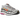 Nike P-6000 Laser Fuchsia sneakers i en elegant sidoprofil som visar de vita lagerpanelerna kombinerat med de starka rosa detaljerna längs sidan.