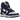 Nike Dunk High AMBUSH Deep Royal sneakers i en vinklad vy med kungsblå läderpaneler, vit mellansula och den karakteristiska utsträckta svarta swooshen