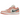 Air Jordan 1 Low Light Madder Root sneakers i profil med rosa mockapaneler, vita läderdetaljer, svart swoosh och vit mellansula.