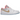 Air Jordan 1 Low SE White Sesame sneakers i en vinklad vy med läderovandel i off-white och sesamfärgade detaljer samt ett broderat Nike Swoosh-logotyp