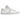 Nike Blazer Low sacai White Patent Leather sneakers i en vinklad vy med lager-på-lager swoosh-logotyper, vita detaljer och unik gummisula