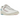 Air Jordan 2 Retro Low NC to Chi sneakers i profil med vitt läder, röd hälkappa och kungsblå detaljer på den texturerade mellansulan.