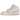Air Jordan 1 Mid Pink Wash sneakers i en klassisk vinklad profilvy med rosa och vita läderpaneler, swoosh-logotyp och vita skosnören