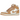 Air Jordan 1 Retro High OG Praline sneakers i vinklad profil med ljust beige läder, brun swoosh, vita skosnören och matchande mellansula