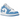 Air Jordan 1 Low SE Legend Blue Patent sneakers i en vinklad profilvy med blank vit och ljusblå lackläder-ovandel samt vit sula