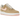 Nike Air Force 1 Low Linen Canvas sneakers sedda från sidan i en ljusbeige färgställning med rosa swoosh, vit mellansula och snören.