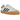 Adidas Sambae White Collegiate Green Gum sneakers i en vinklad vy med vit ovandel, gröna ränder och en klassisk brun gummisula
