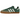 Adidas Samba Collegiate Green Gum Grey Toe sneakers i en vinklad profil med grön ovandel, grå mockatå och den klassiska bruna gummisulan.