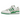 Adidas Forum Low White Green Lucid Pink sneakers i vinklad vy med vit läderovandel, gröna detaljer, rosa häl och klassiskt snörningssystem.