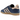 Adidas Gazelle Night Indigo Wonder Taupe sneakers i vinklad vy med blå mockaöverdel, vita detaljer och klassisk gummisula