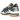 Adidas SL 72 OG Silver Metallic Collegiate Navy sneakers i en vinkel med silverfärgad mesh, blå mockadetaljer och en vit mellansula