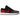 Jordan 1 Low Bred Twist sneakers i vinkelvisning med svart och röd laederoffaerdig yta, klassisk snörning och vit mellansula