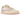 Jordan 1 Retro Low OG SP Travis Scott Shy Pink sneakers i vinkelad vy med rosa swoosh, vita skosnören och klassisk gummisula