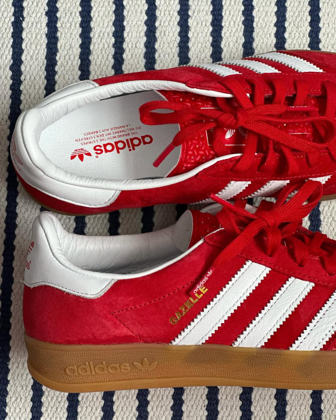 Miniatyrbild av Adidas Gazelle Indoor Scarlet Cloud White 2