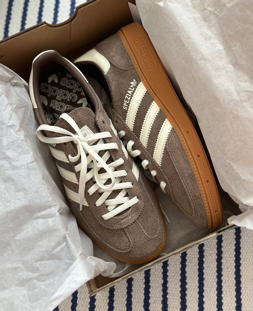Miniatyrbild av Adidas Handball Spezial Earth Strata 2