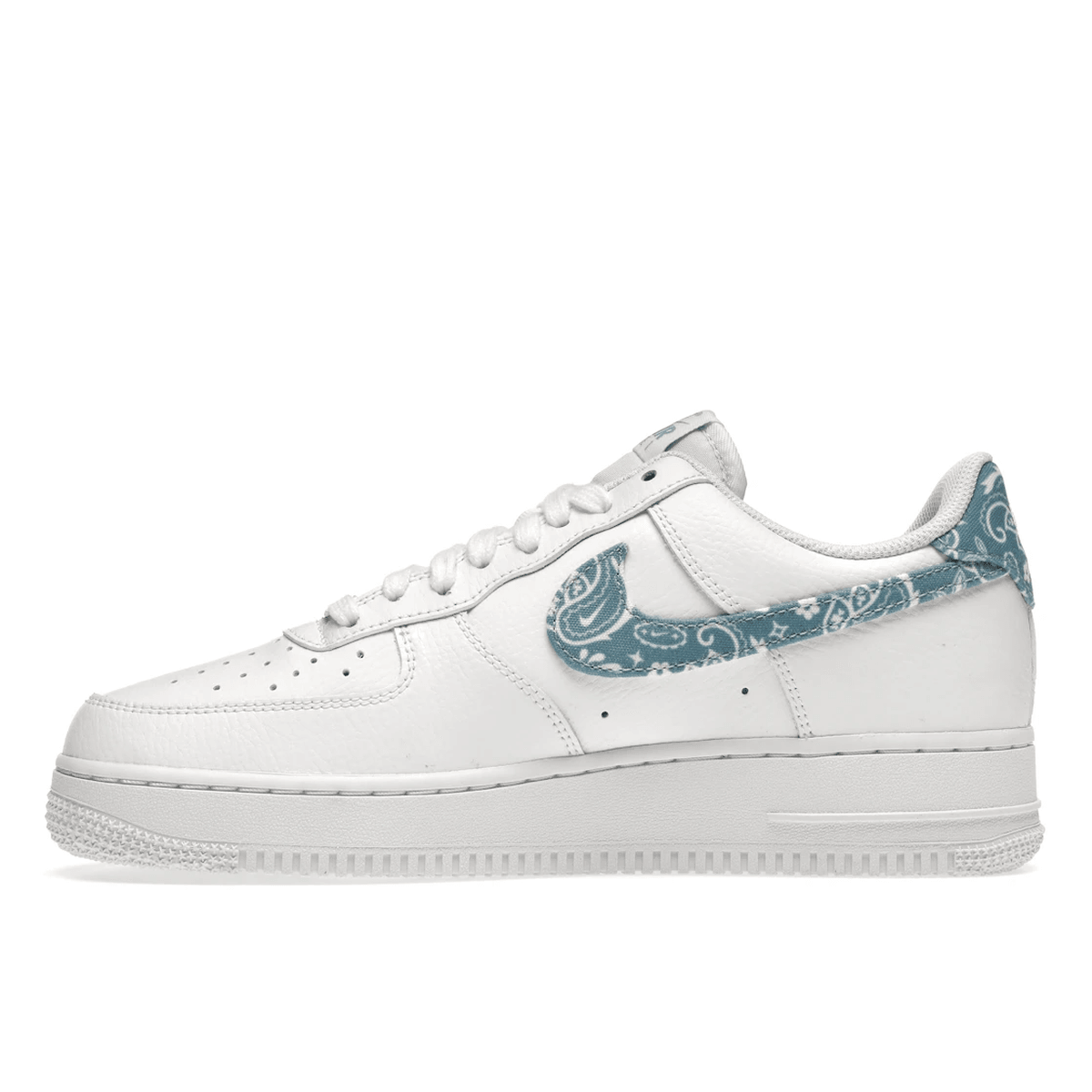 Miniatyrbild av Nike Air Force 1 White Worn Blue Paisley 3