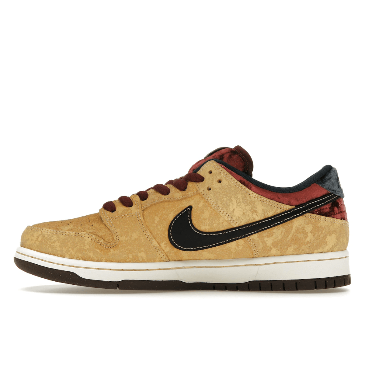 Miniatyrbild av Nike SB Dunk Low City of Cinema 3