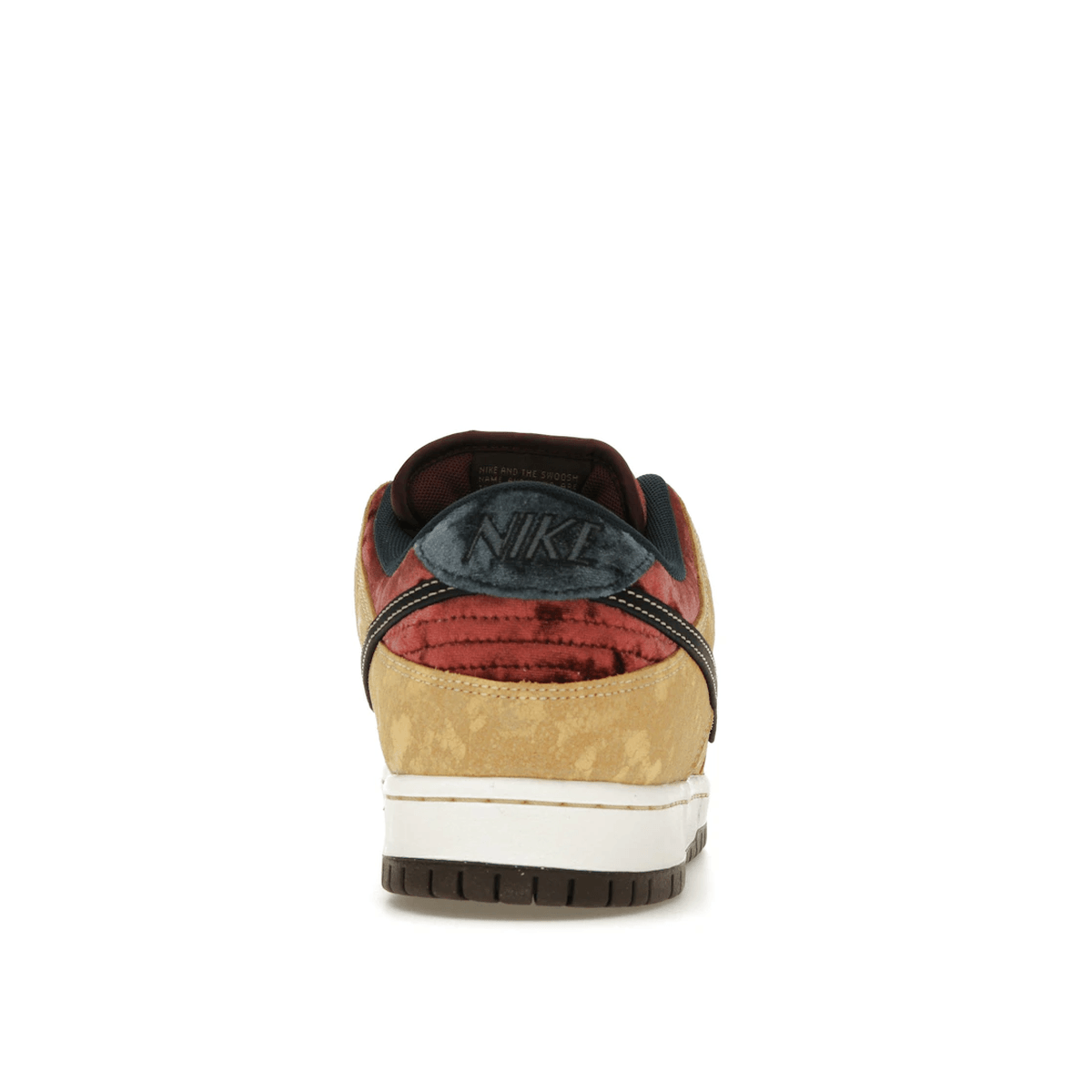 Miniatyrbild av Nike SB Dunk Low City of Cinema 4